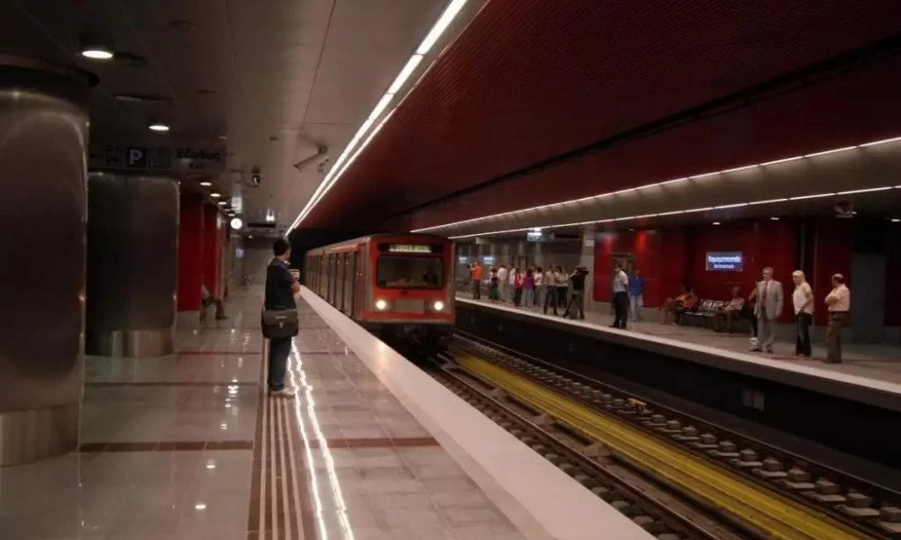 Μετρό: Εκκενώθηκε συρμός στο Σύνταγμα λόγω βλάβης σε πόρτα που δεν έκλεινε